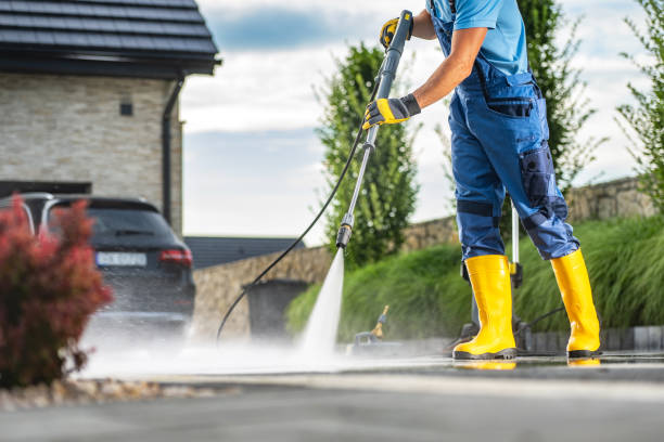 Best Sidewalk Pressure Washing  in Iowa Colony, TX